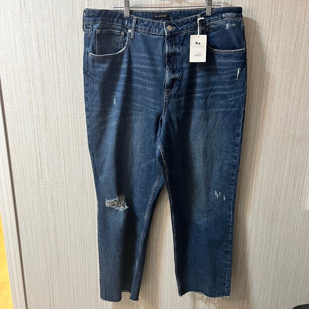 Free Assembly Super High Rise‎ Straight Leg Jeans Size 22
